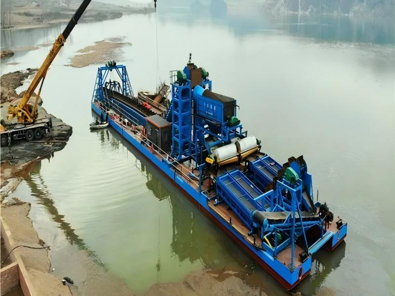大型淘金船