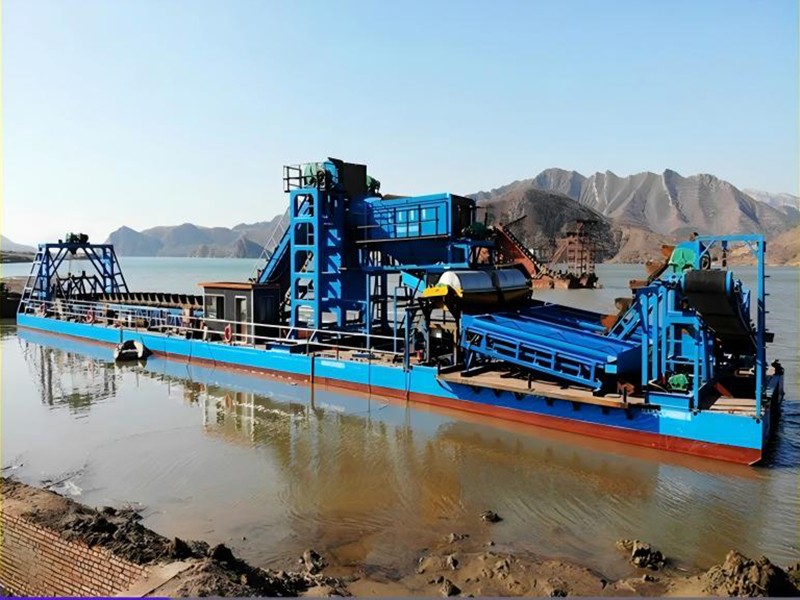 大型淘金船