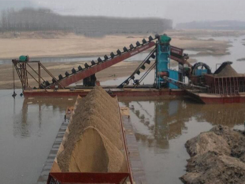 链斗式挖沙船