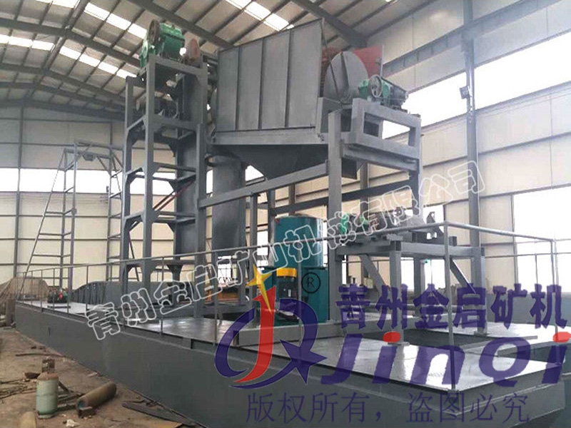 大型淘金船加工中